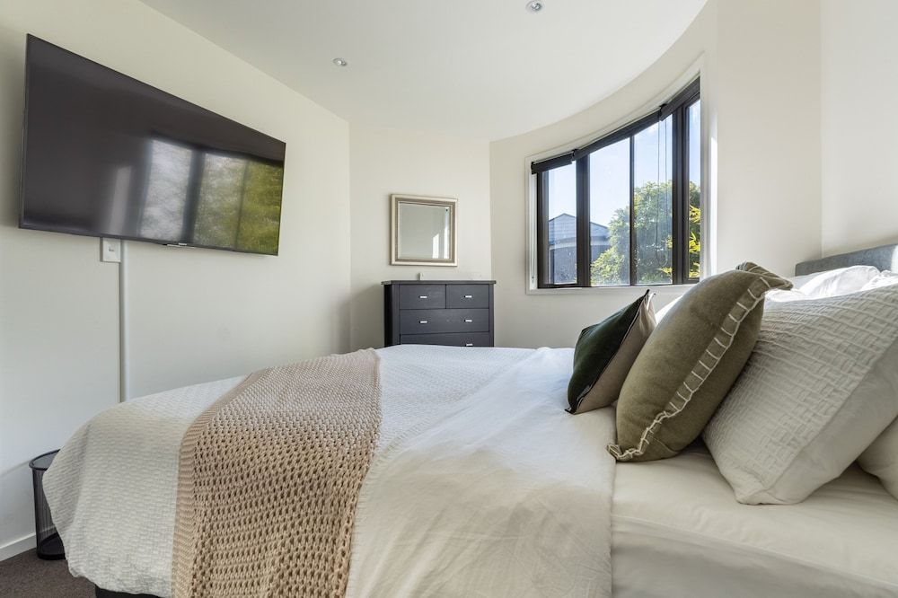 undefined High-end 3BR House - Skytower View 6