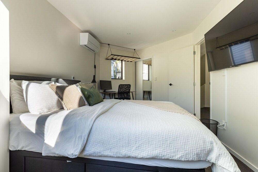 undefined High-end 3BR House - Skytower View 8