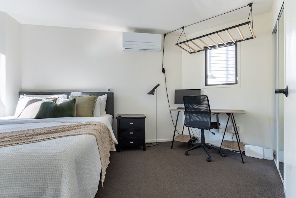 undefined High-end 3BR House - Skytower View 4