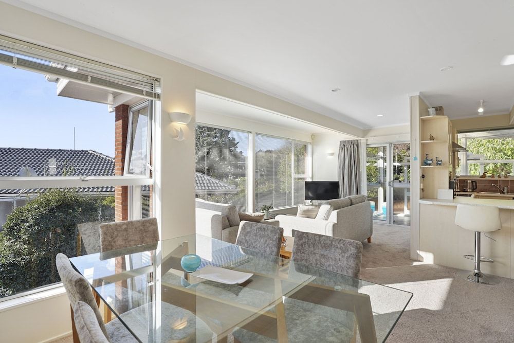 undefined Bright & Sunny Meadowbank - Gardens 9