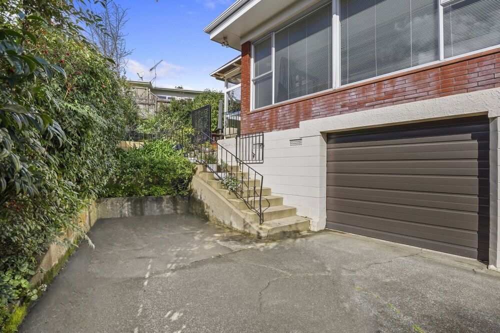 undefined Bright & Sunny Meadowbank - Gardens 2