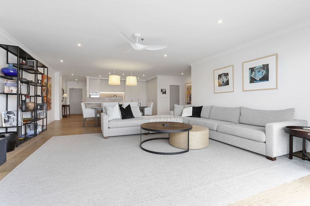 undefined Light and spacious w incredible harbour views 7