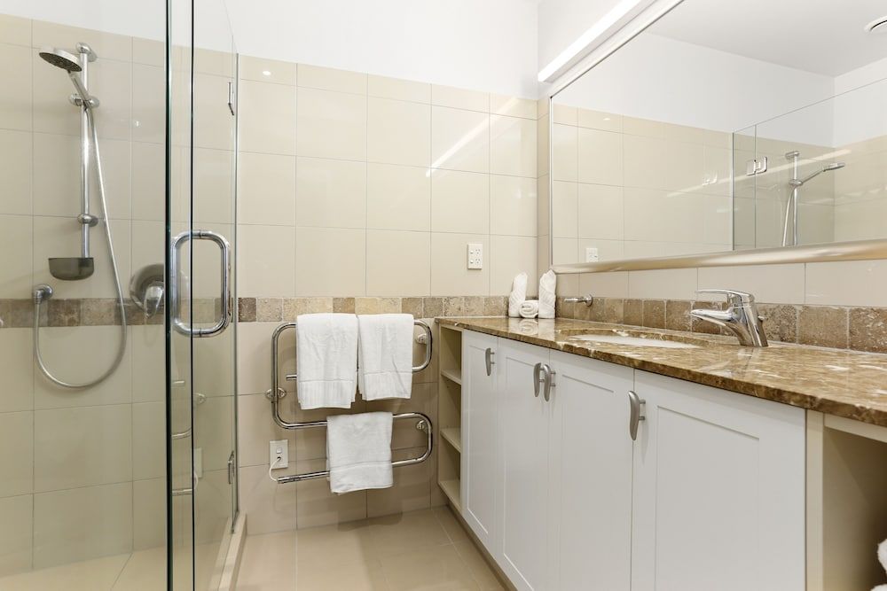 Light and spacious w incredible harbour views Deluxe Apartment 12