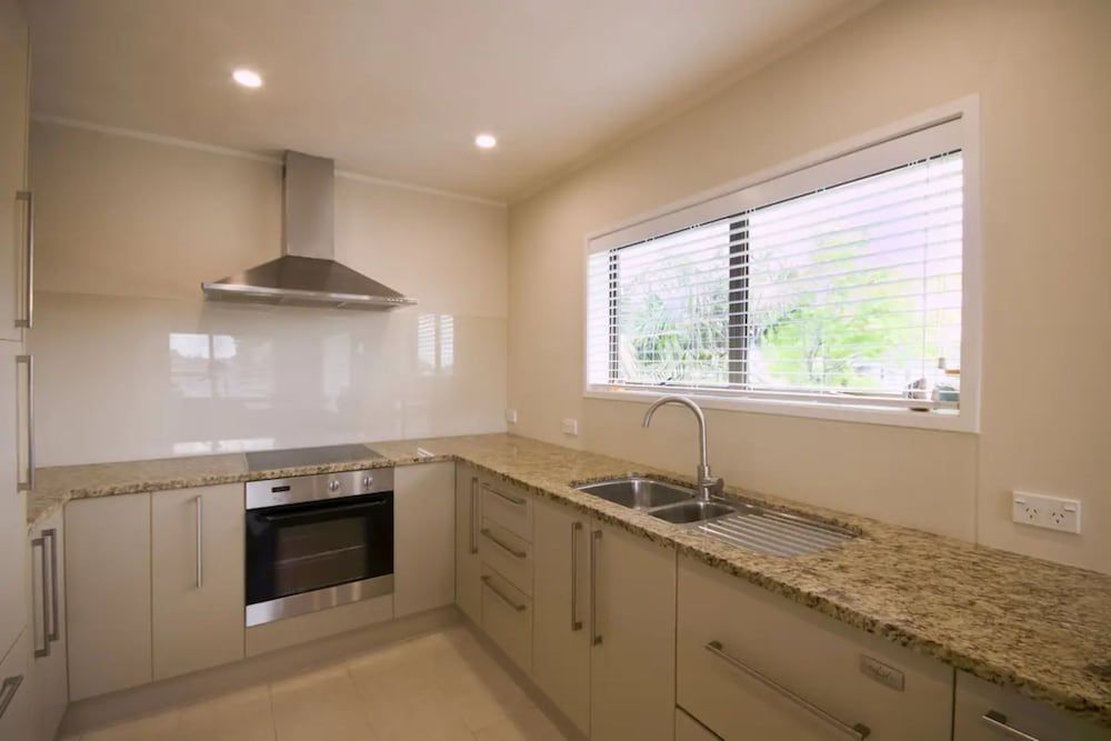undefined Bright 2 Bedroom Home in East Auckland 5