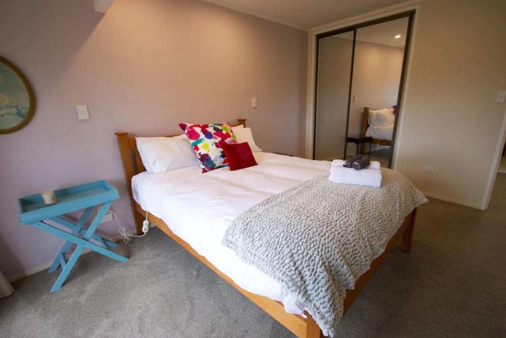 undefined Bright 2 Bedroom Home in East Auckland 3