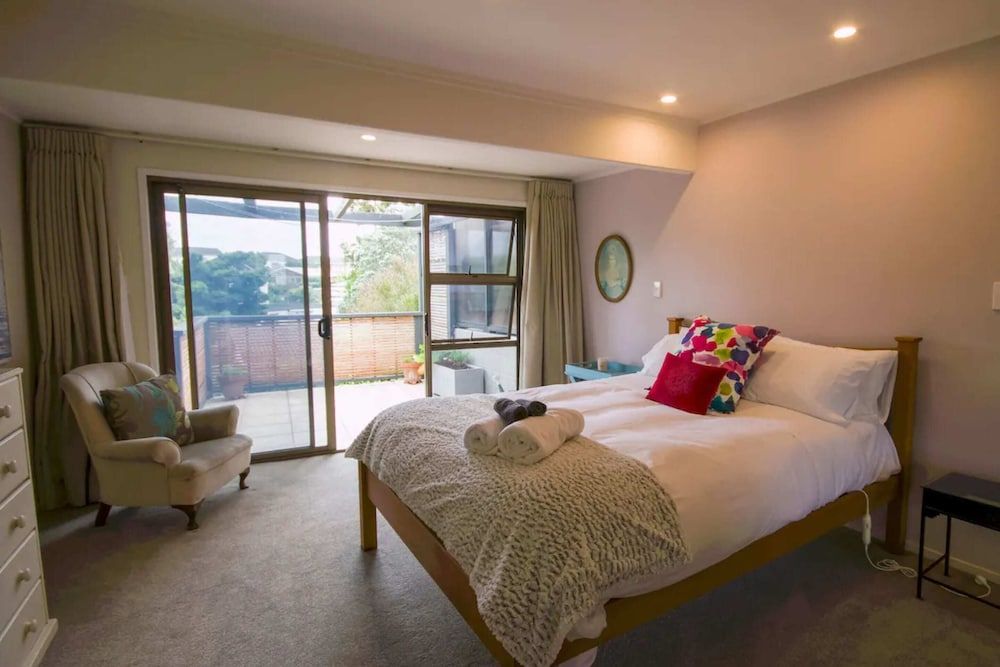 undefined Bright 2 Bedroom Home in East Auckland 4