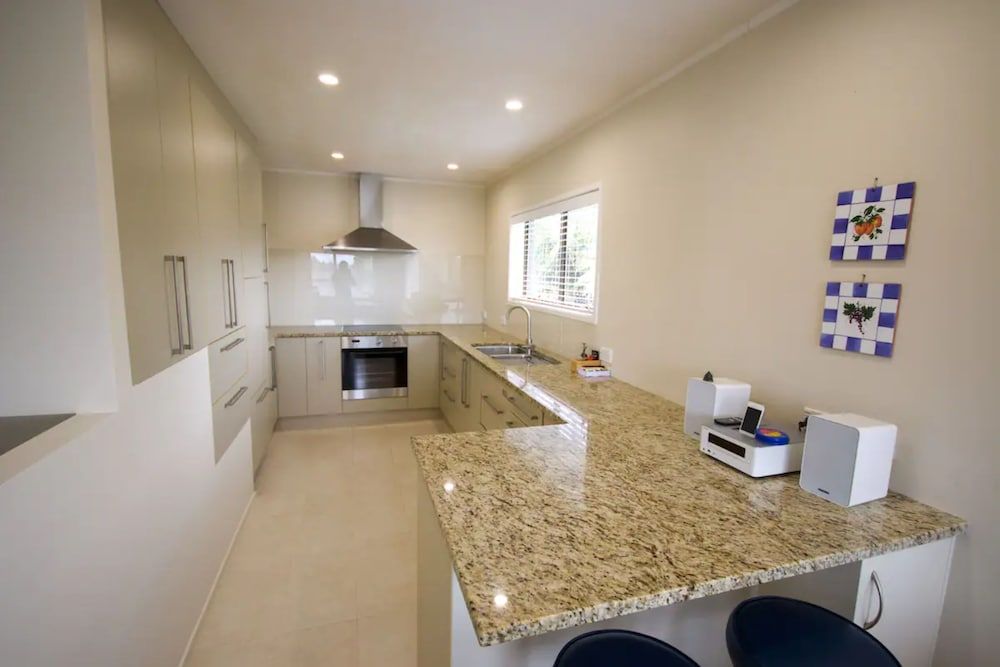 undefined Bright 2 Bedroom Home in East Auckland 7