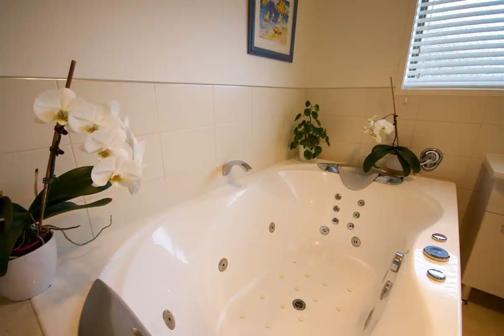 undefined Bright 2 Bedroom Home in East Auckland 9