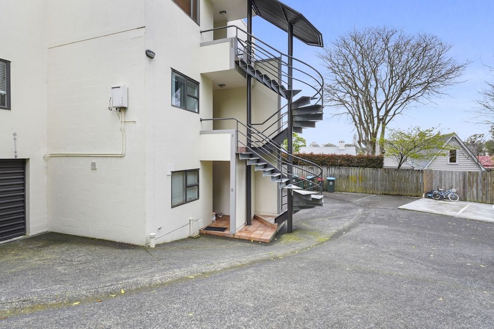 undefined Stylish Central 2BR Apt nr Hospital 3