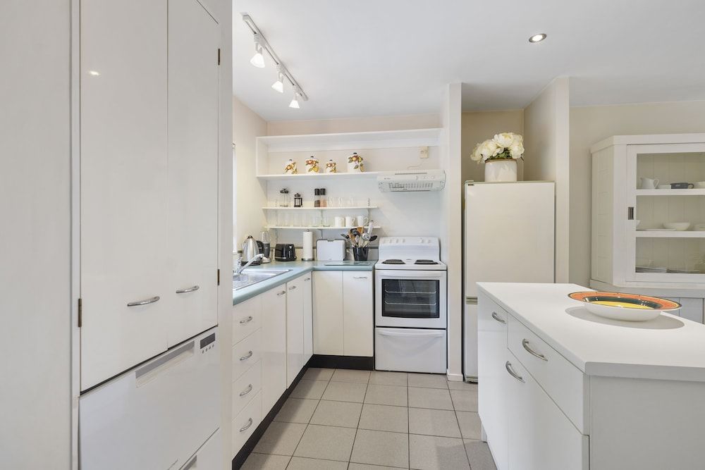 undefined Stylish Central 2BR Apt nr Hospital 8