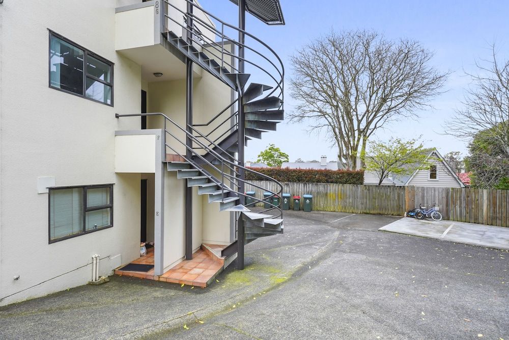 undefined Stylish Central 2BR Apt nr Hospital 2