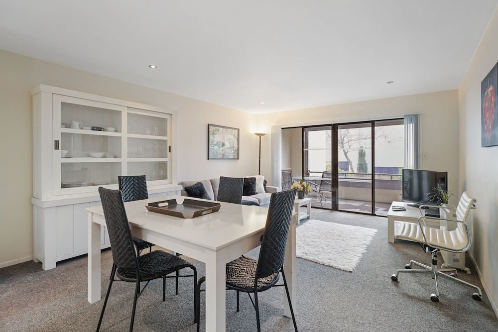 undefined Stylish Central 2BR Apt nr Hospital 6