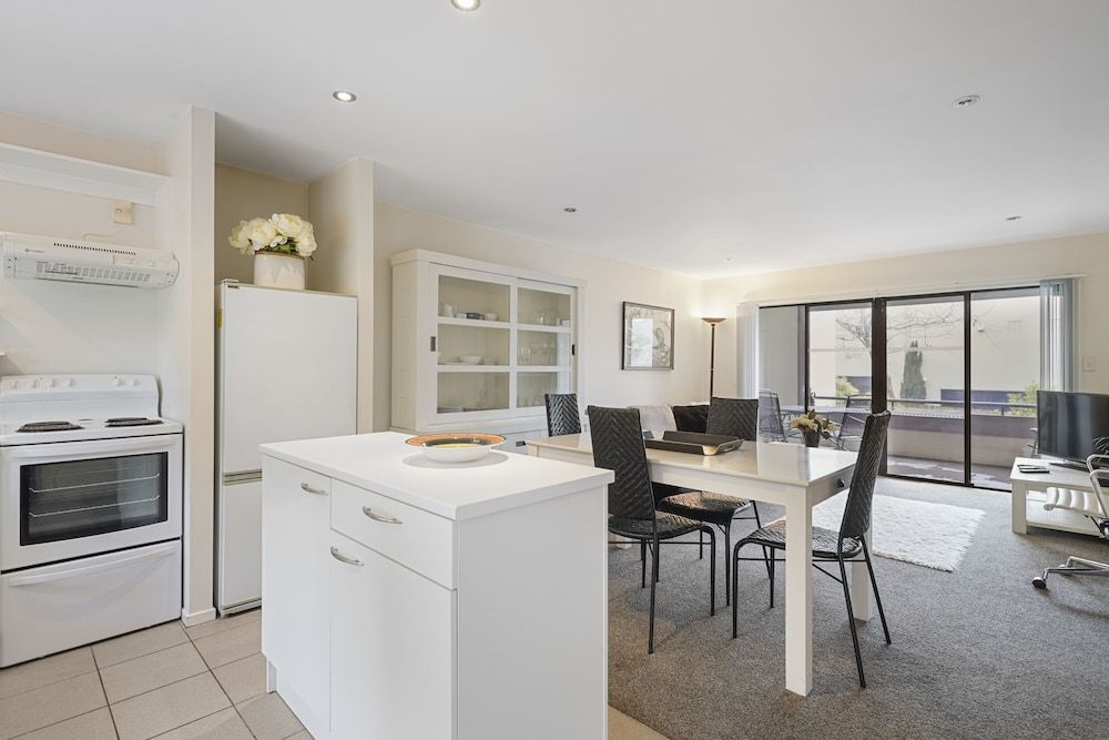 undefined Stylish Central 2BR Apt nr Hospital 7