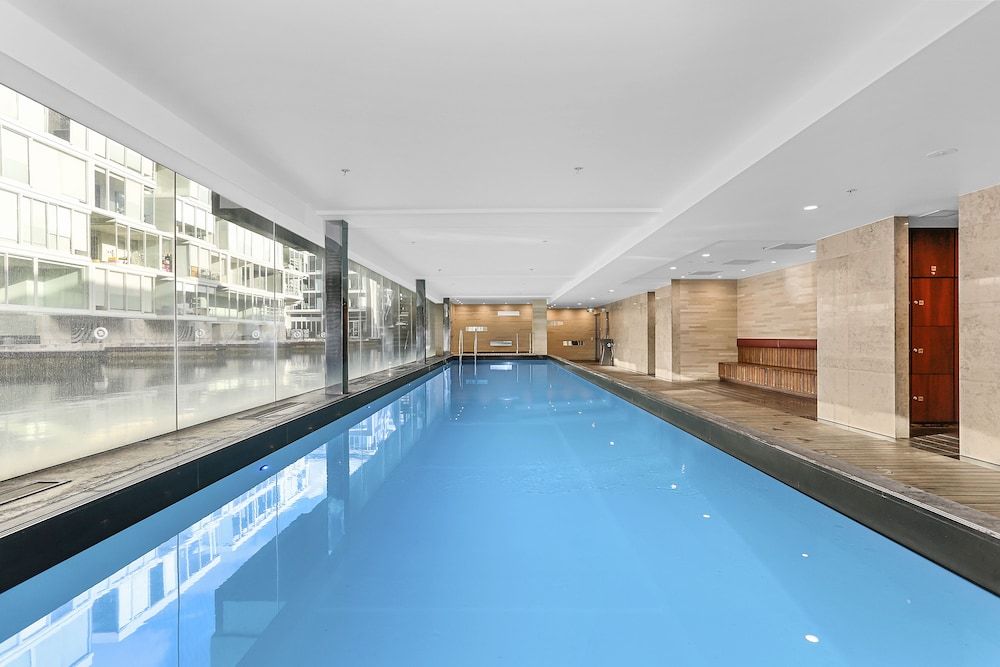 undefined Elegant stunning marina views 2