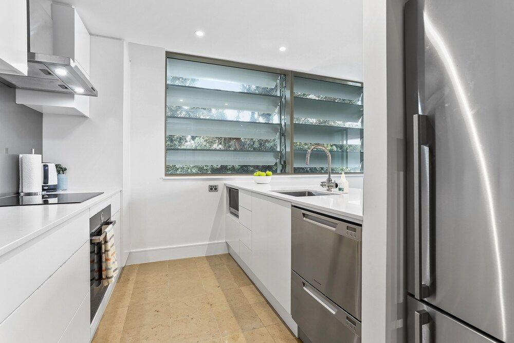 undefined Elegant stunning marina views 6