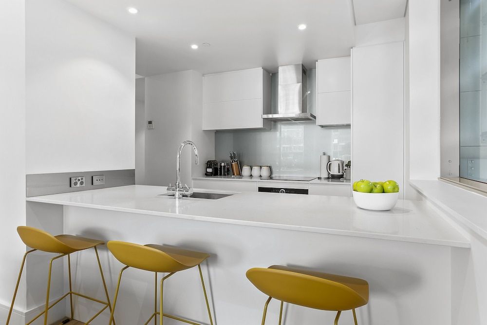 undefined Elegant stunning marina views 8