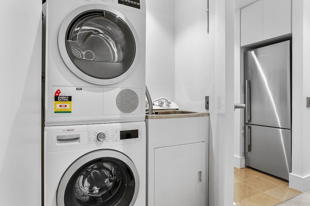 Elegant stunning marina views Deluxe Apartment 14