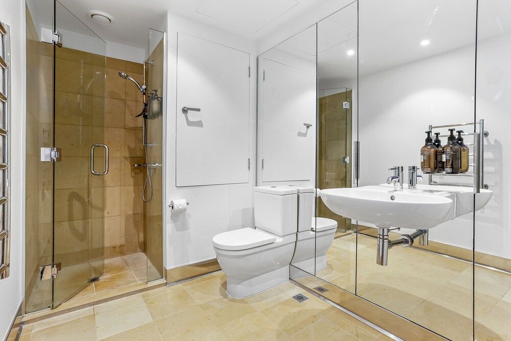 Elegant stunning marina views Deluxe Apartment 15