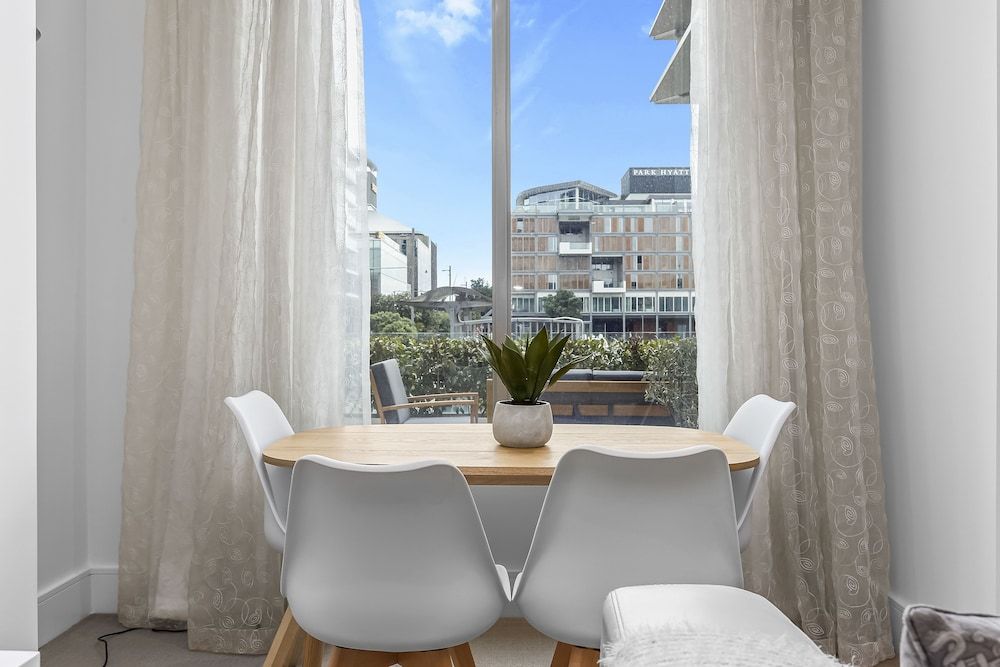 Elegant stunning marina views Deluxe Apartment 13