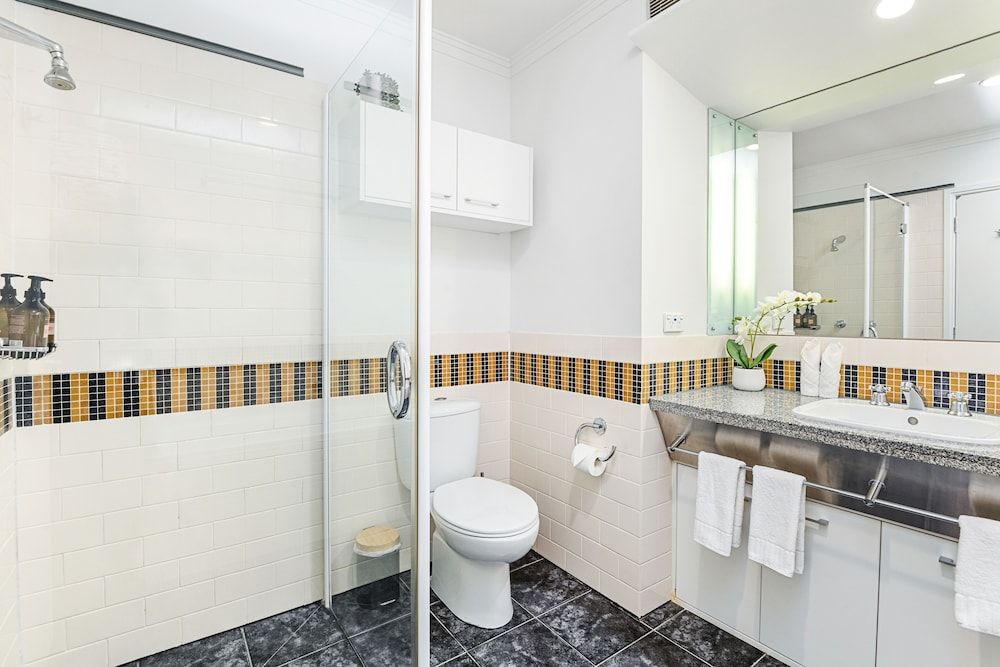 Modern space in iconic heritage building Deluxe Apartment 11