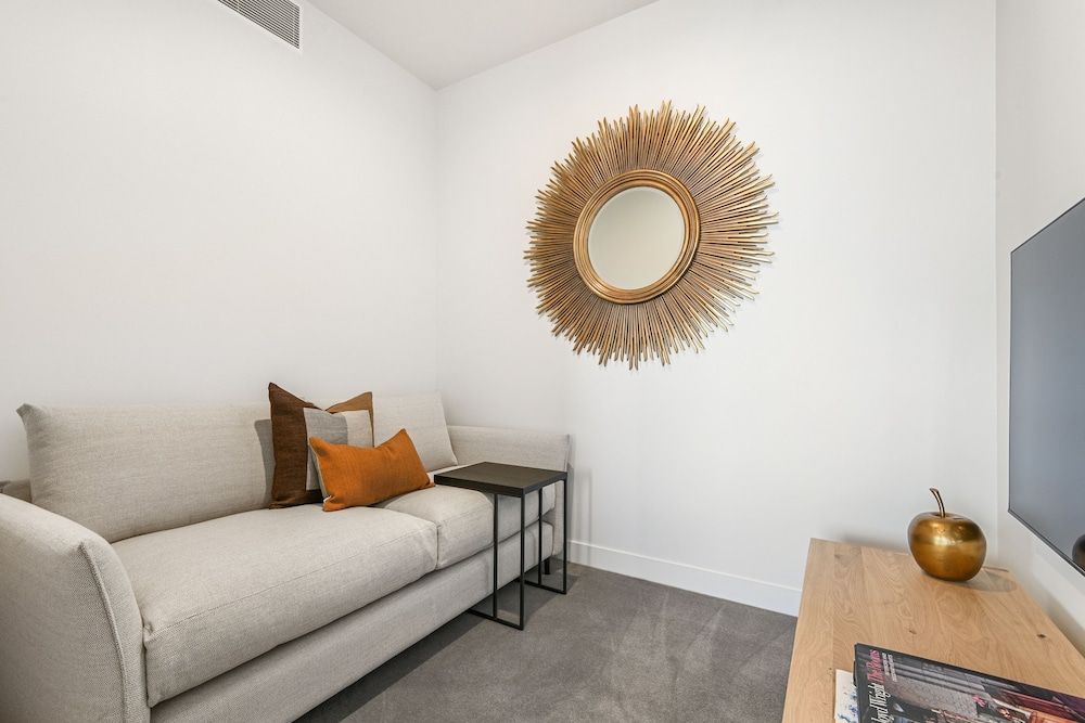 Chic contemporary in Wynyard Quarter Deluxe Apartment 10