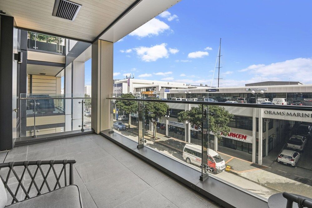 Chic contemporary in Wynyard Quarter Deluxe Apartment 15