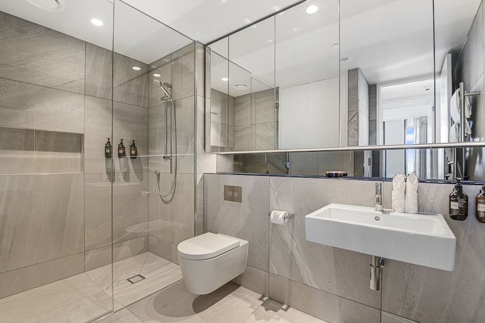 Chic contemporary in Wynyard Quarter Deluxe Apartment 19