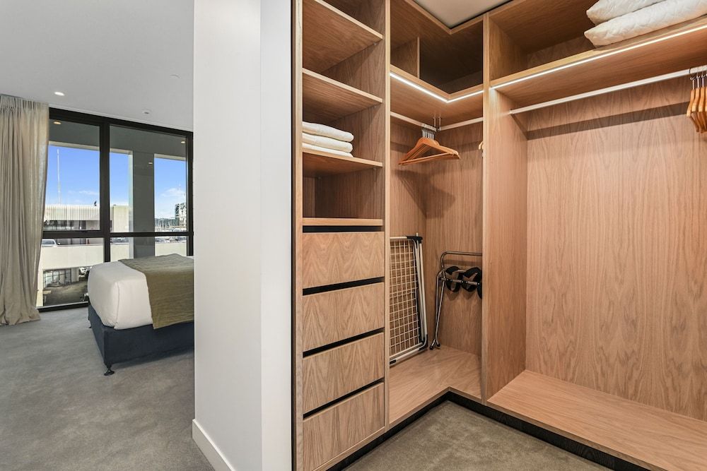 Chic contemporary in Wynyard Quarter Deluxe Apartment 17