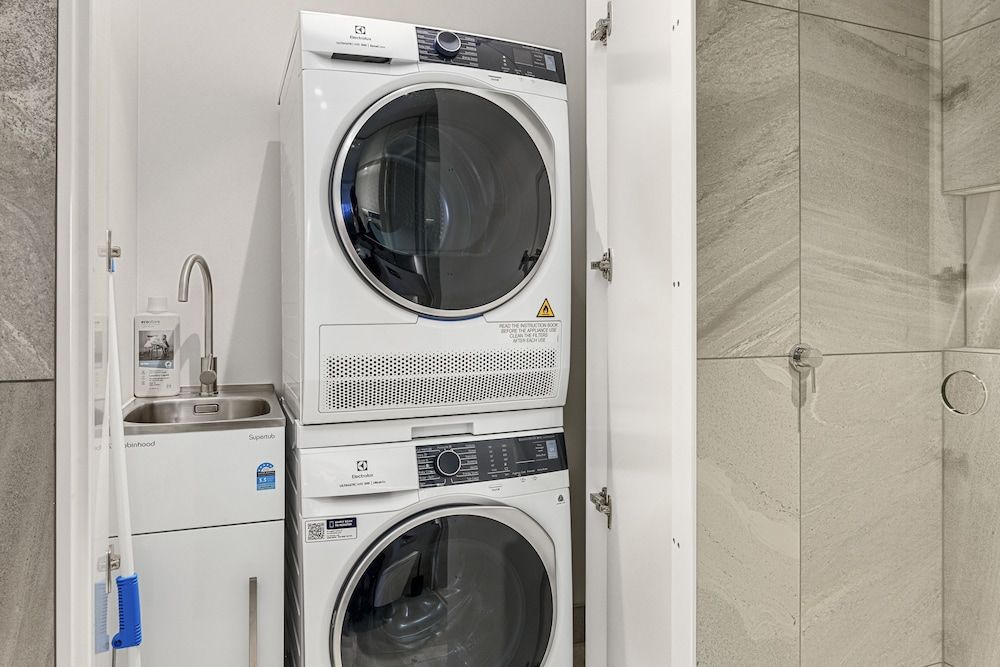 Chic contemporary in Wynyard Quarter Deluxe Apartment 18