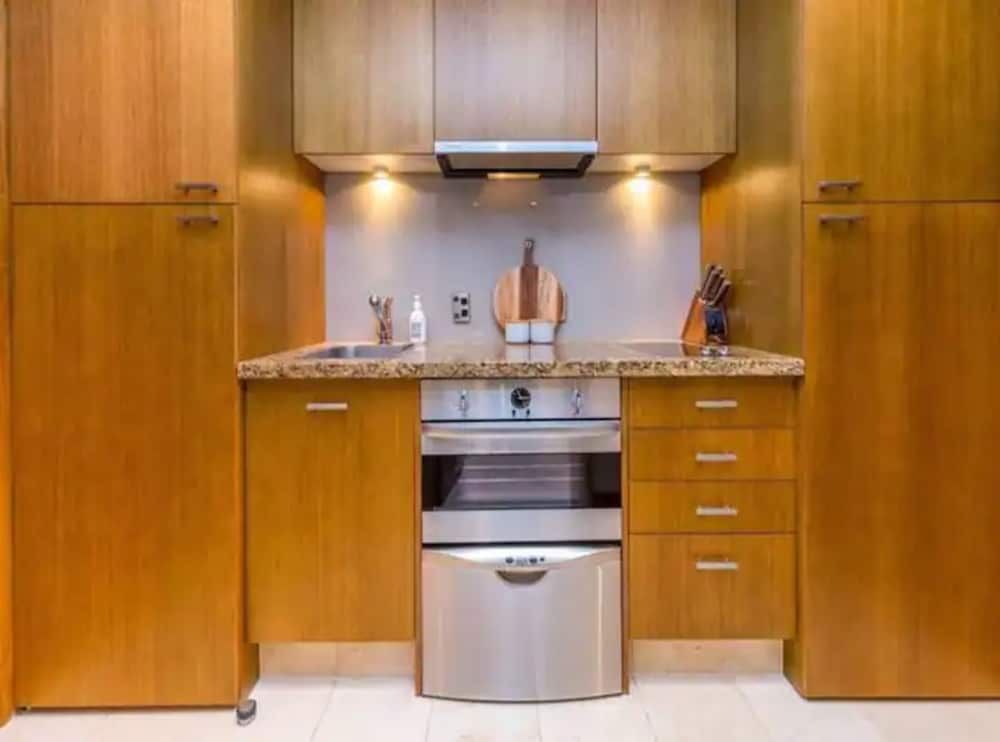 undefined Stylish Central City Apartment With  Pool & Gym 7