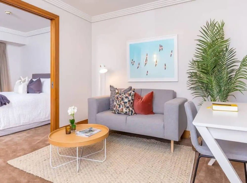 undefined Stylish Central City Apartment With  Pool & Gym