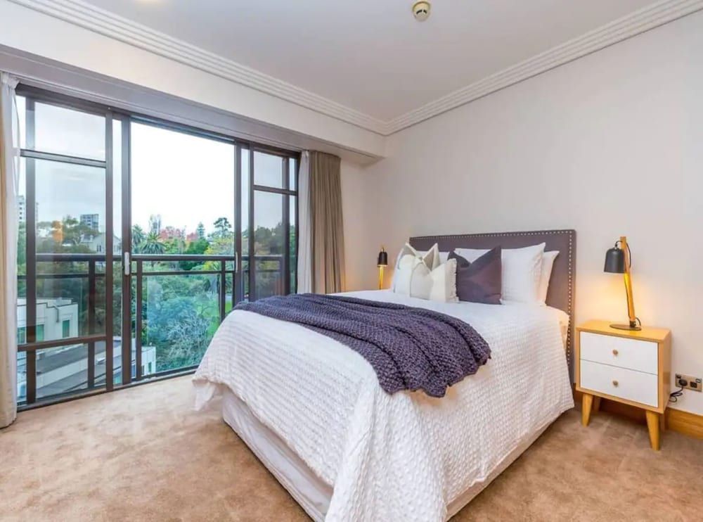 undefined Stylish Central City Apartment With  Pool & Gym 5