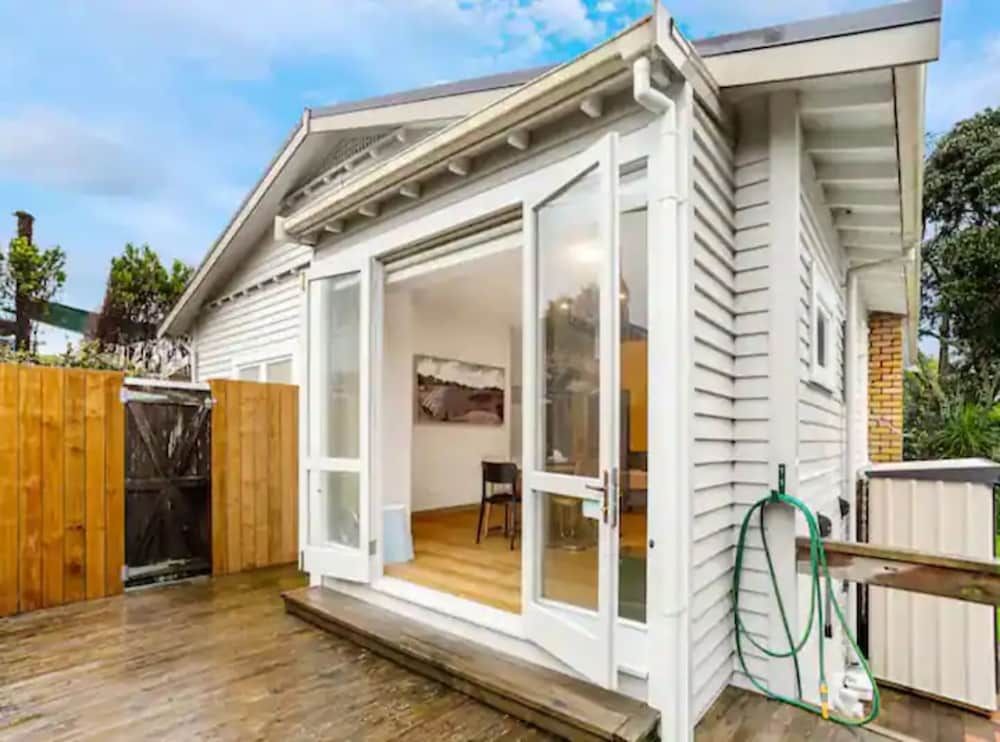 undefined Lovely 3-Bedroom Home With Free Parking 2