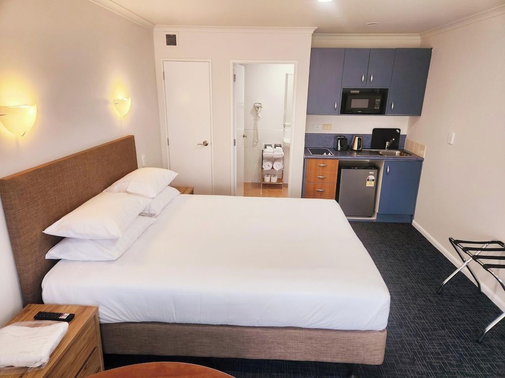 Botany Palms Motel Deluxe Studio Suite 3
