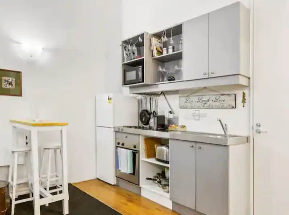 undefined Lovely 1-Bedroom Apartment On Queen Street! 5