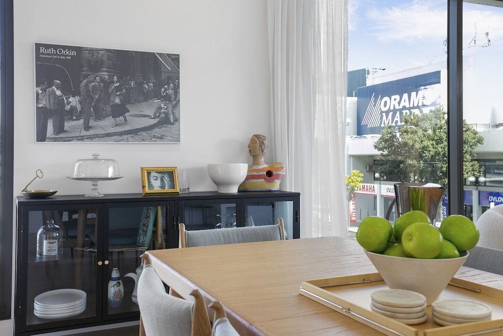 Modern & elegant living Wynyard Quarter Deluxe Apartment 17