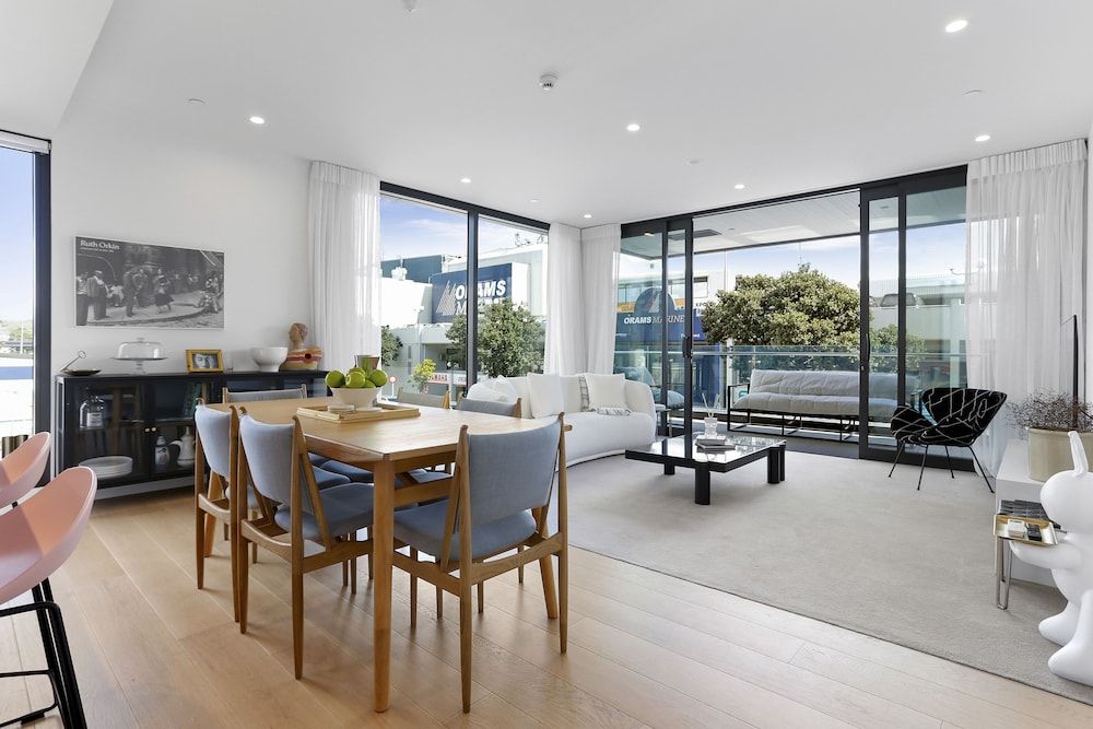 Modern & elegant living Wynyard Quarter Deluxe Apartment 14