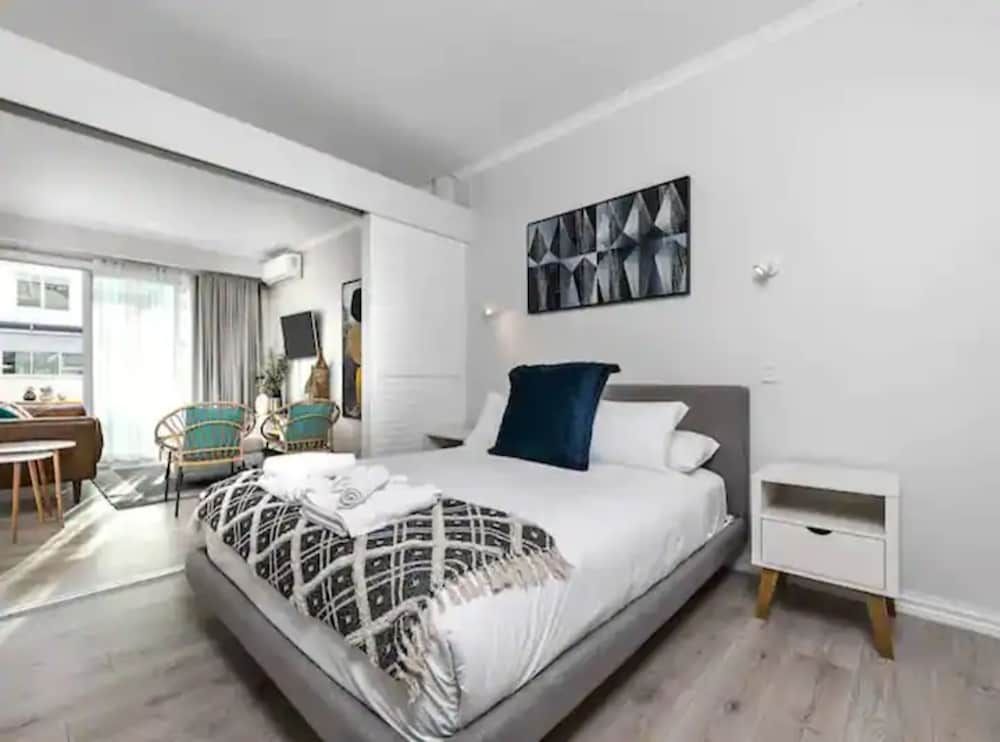 undefined Relaxing Gorgeous Princes Wharf Apartment W/ Ac 2