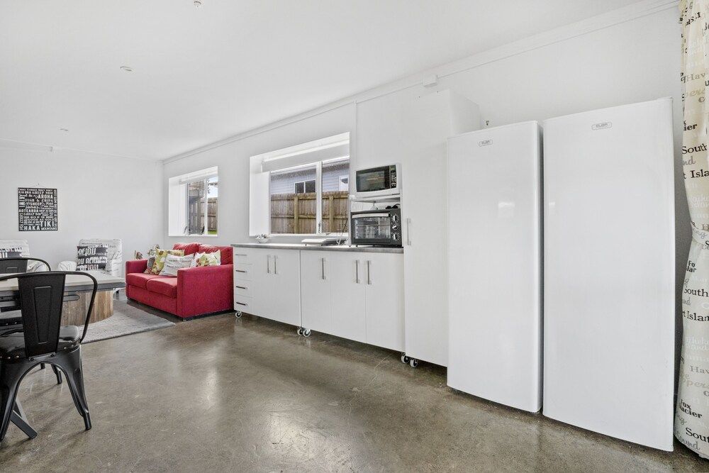 Bright 3-Bedroom Unit - WiFi & Parking Apartment 13