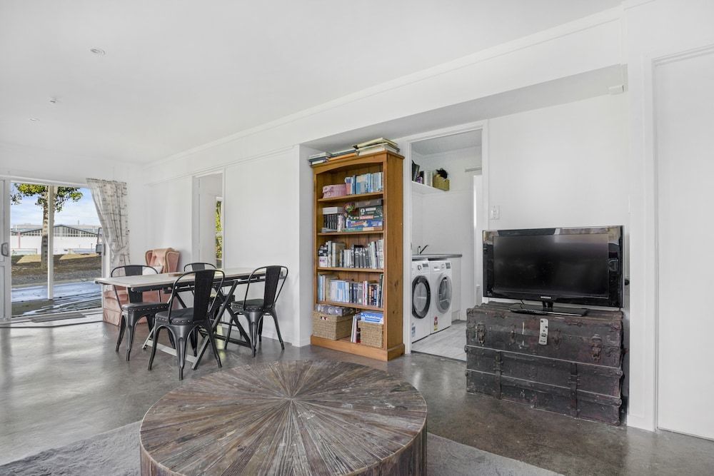 Bright 3-Bedroom Unit - WiFi & Parking Apartment 19