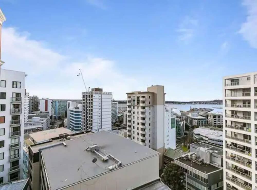 undefined Wonderful Apartment In Quiet Cbd Neighbourhood! 2