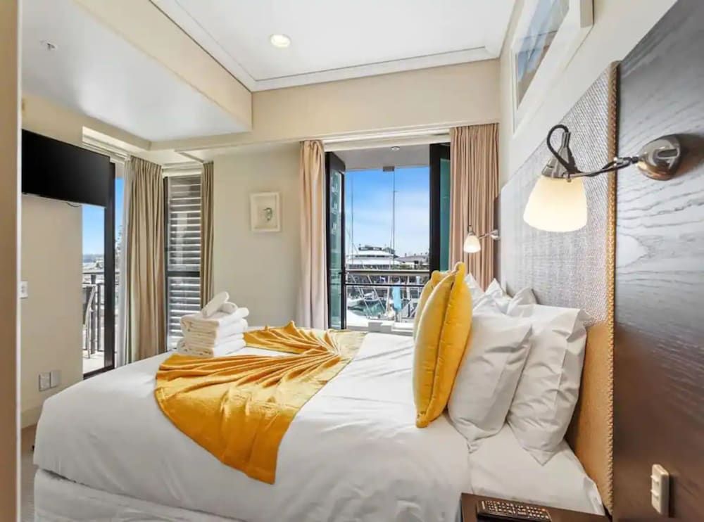 undefined Stunning Central Viaduct Apartment With Balcony! 3