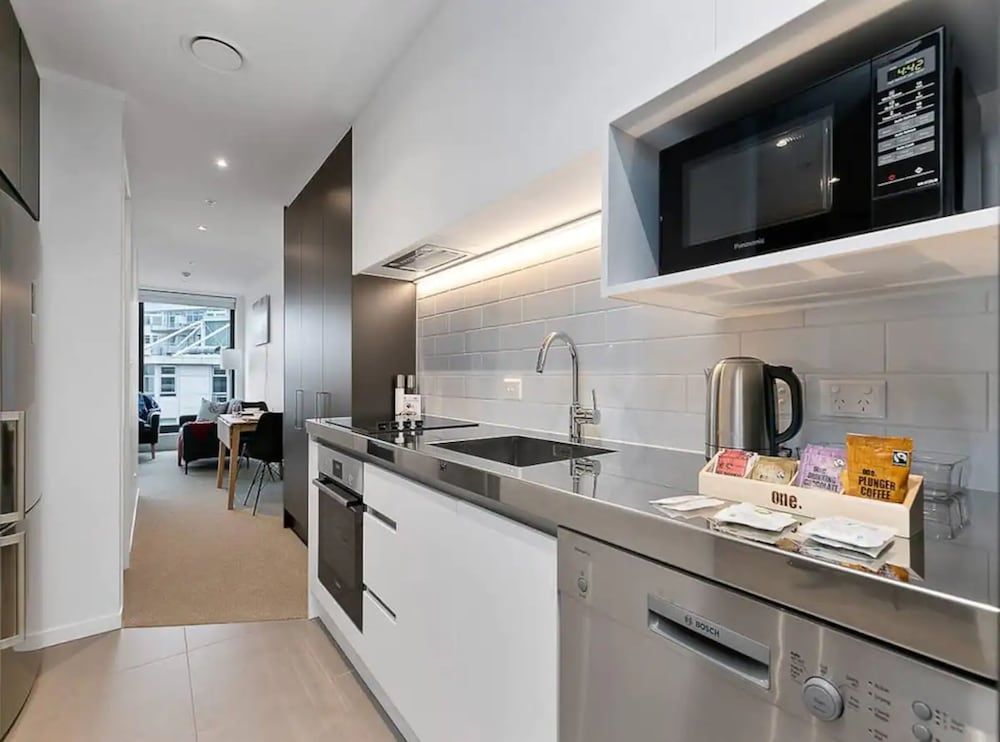 undefined Great Location! Modern Cbd Apartment With Study 5