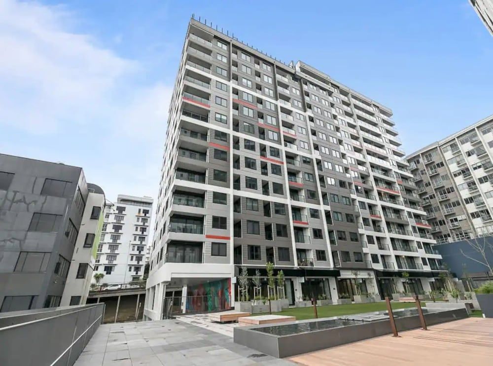 undefined Great Location! Modern Cbd Apartment With Study