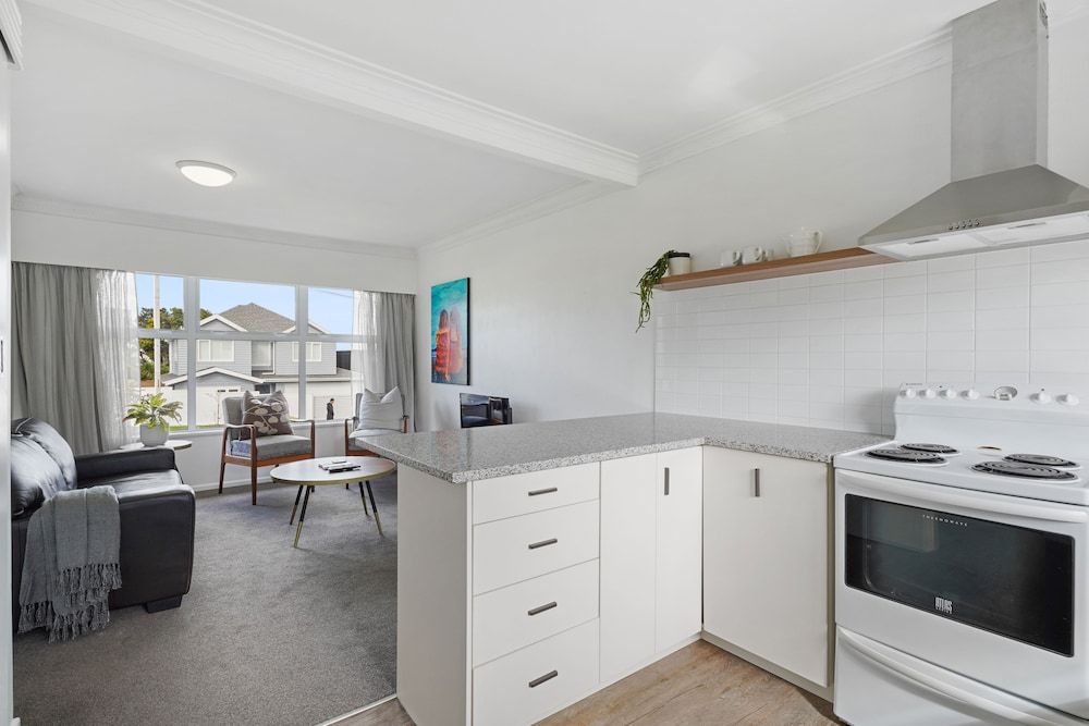 Renovated Takapuna 2BR Apt - Parking Apartment 18