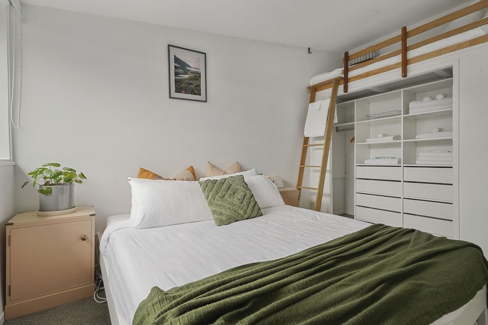 undefined Central Quiet 2BR Apt -  Wifi -  Parking 7