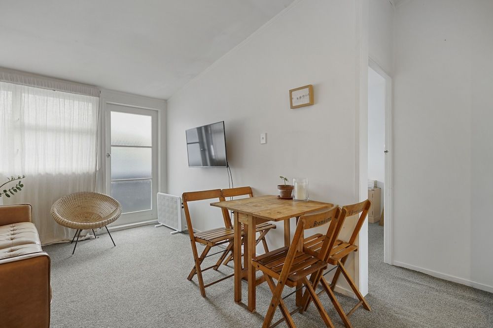 undefined Central Quiet 2BR Apt -  Wifi -  Parking 9