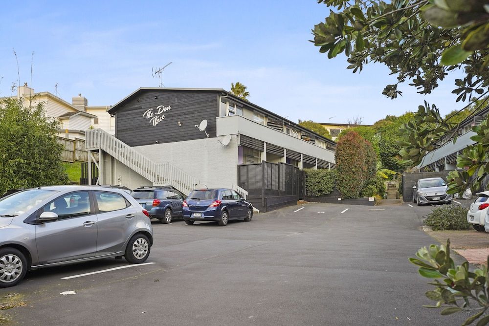 undefined Central Quiet 2BR Apt -  Wifi -  Parking 3