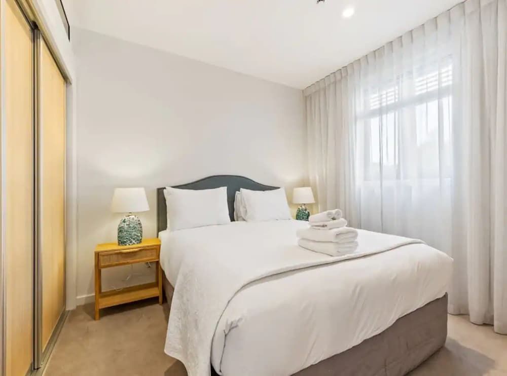 undefined Convenient Modern 2-Bedroom Unit With Free Parking 2