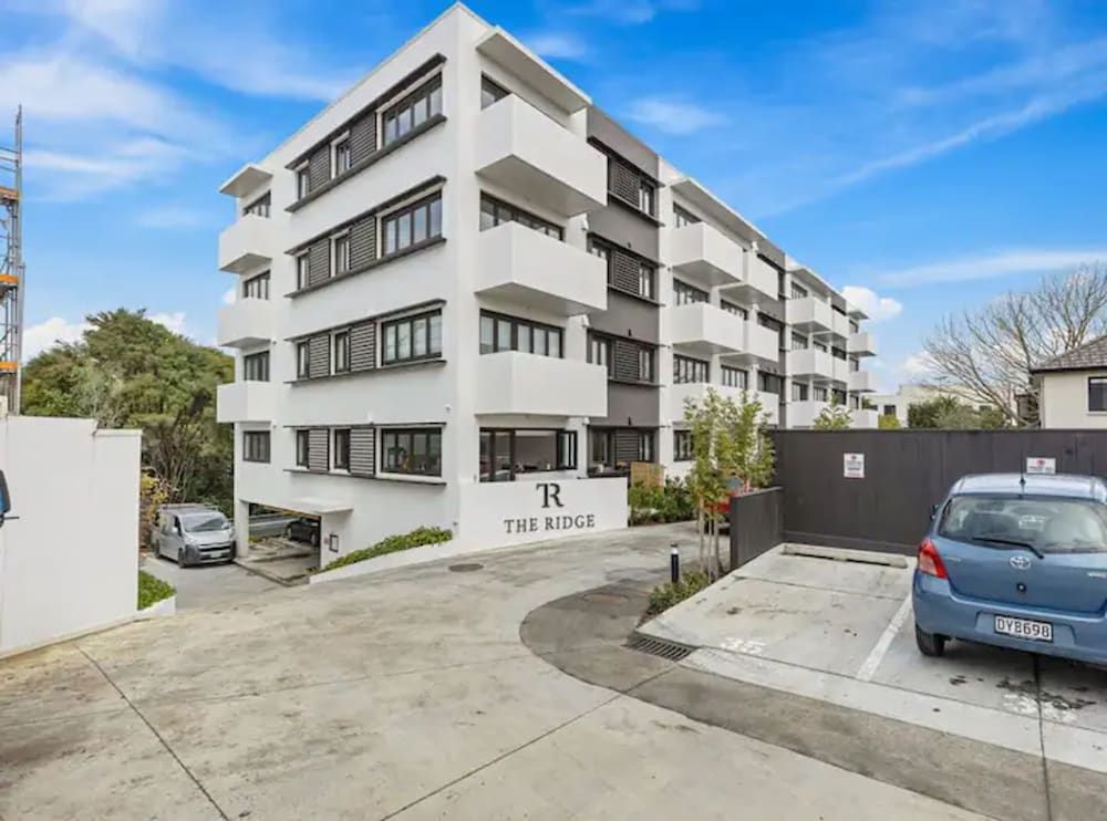 undefined Convenient Modern 2-Bedroom Unit With Free Parking